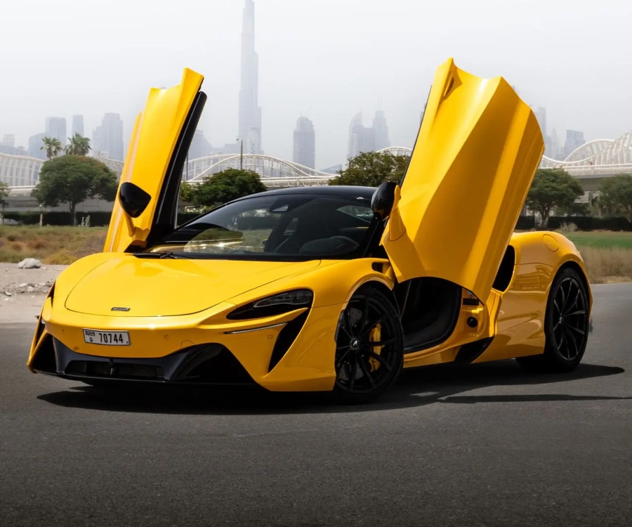 McLaren Artura 2024